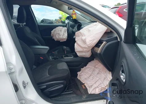 2018 Jeep Cherokee Latitude 4X4 z USA, uszkodzony, nr VIN 1C4PJMCBXJD517686